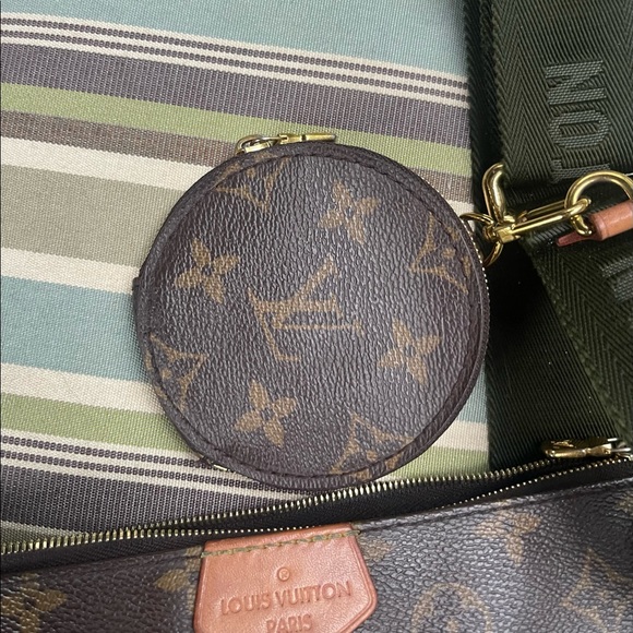 CROSSBODY POUCH WITH COIN PURSE- LOUIS VUITTON - Hunter green strap - Picture 2 of 10